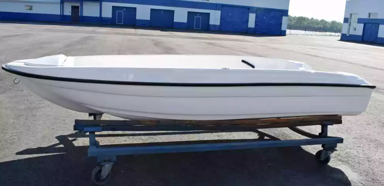 Стеклопластиковая лодка Пингвин (тримаран) в Москве