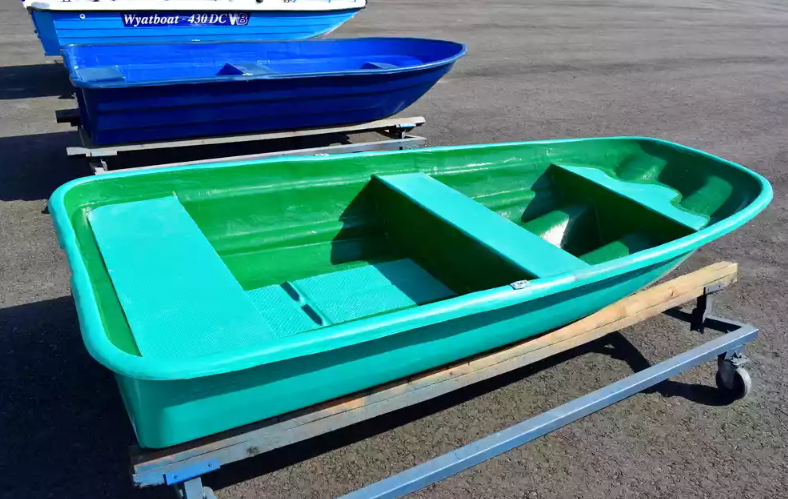 Стеклопластиковая лодка Старт (тримаран) в Москве