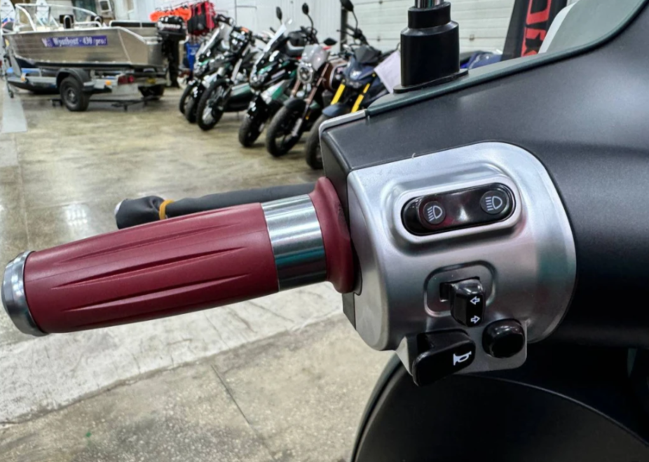 Скутер PROMAX Miami 240 (49) в Москве