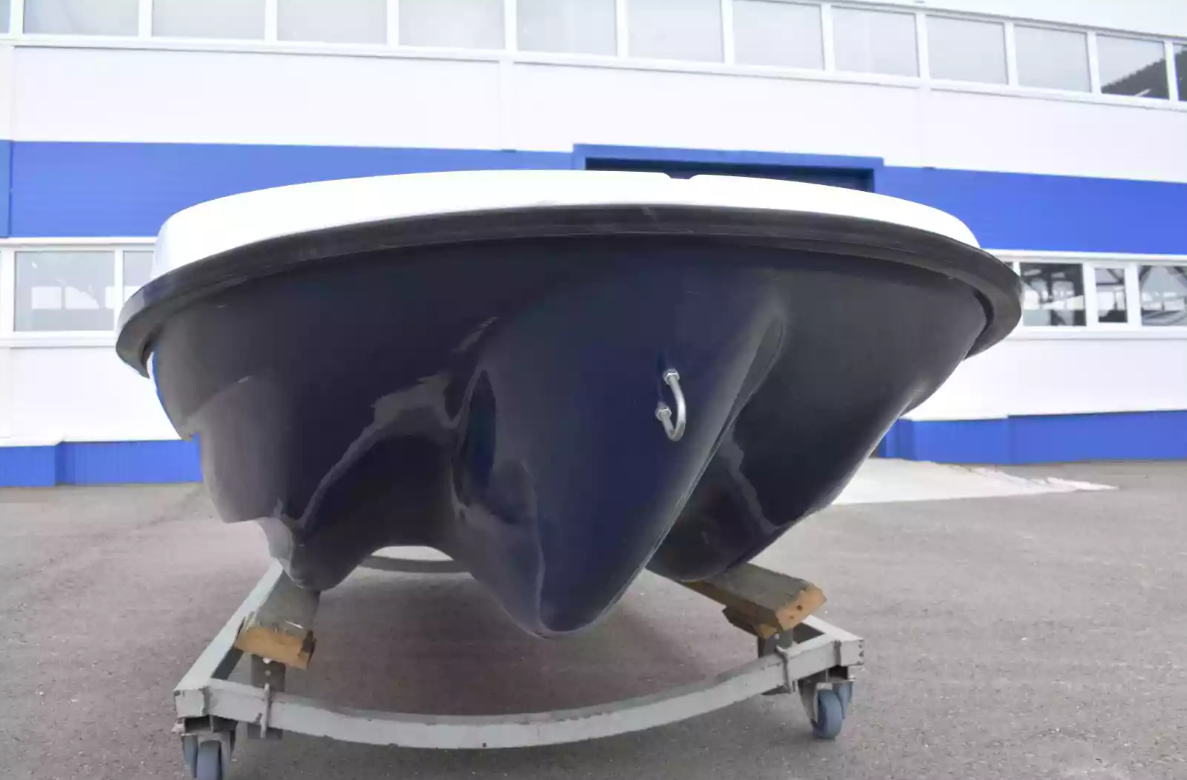 Стеклопластиковая лодка Пингвин New (тримаран) в Москве