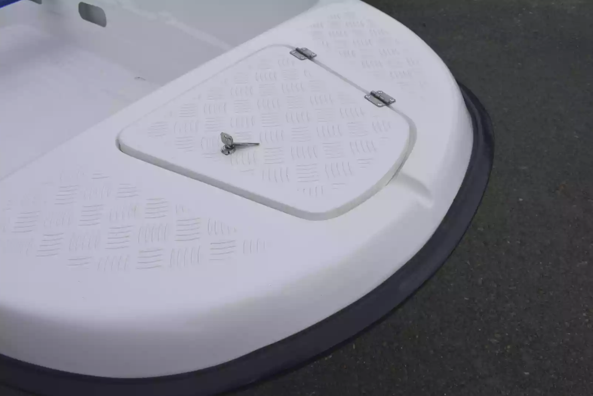 Стеклопластиковая лодка Пингвин New (тримаран) в Москве