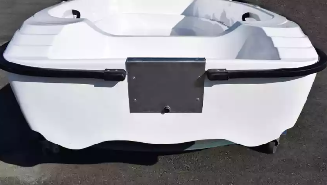 Стеклопластиковая лодка Пингвин (тримаран) в Москве