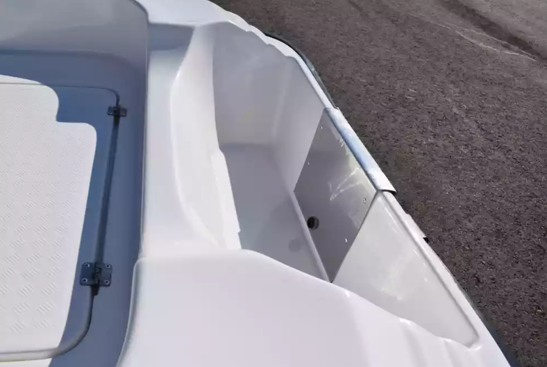 Стеклопластиковая лодка Пингвин (тримаран) в Москве