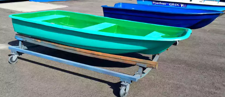 Стеклопластиковая лодка Старт (тримаран) в Москве