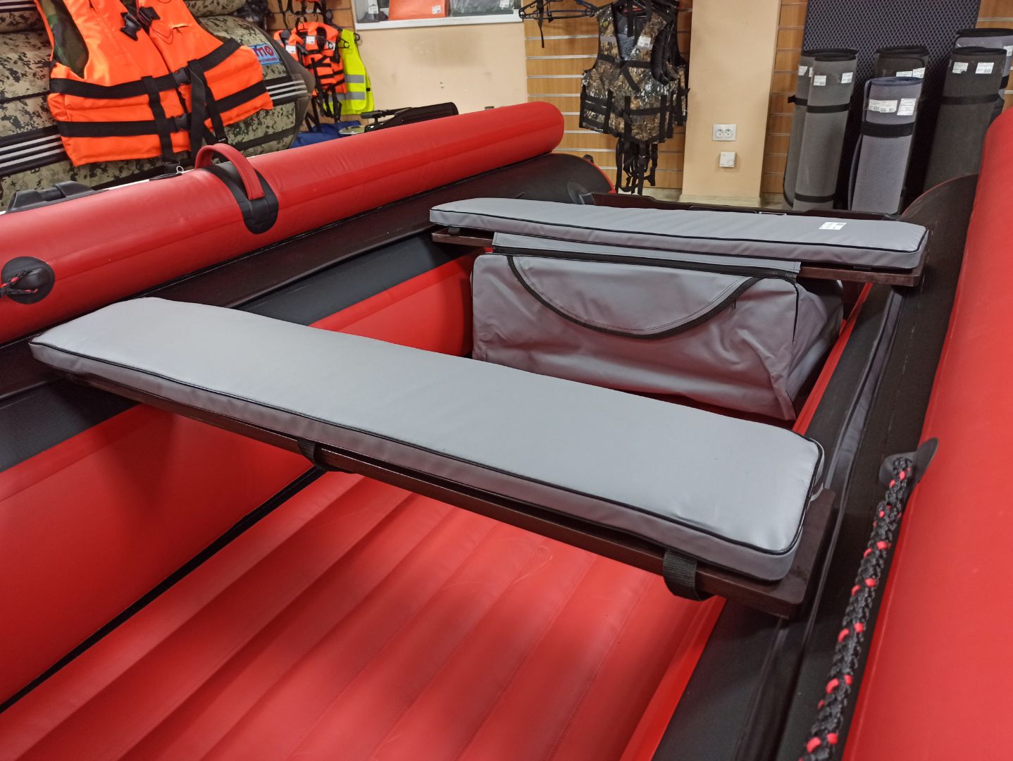 КОМПЛЕКТ МЯГКИХ НАКЛАДОК С СУМКОЙ ДЛЯ ЛОДОК 90Х20 СЕРЫЙ в Москве