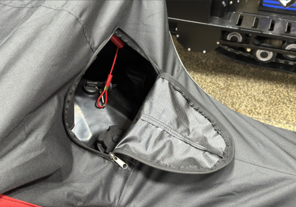 Чехол транспорт. снегохода IKUDZO HUNTER черно-красный Оксфорд ПРЕМИУМ качества с лого IKUDZO в Москве