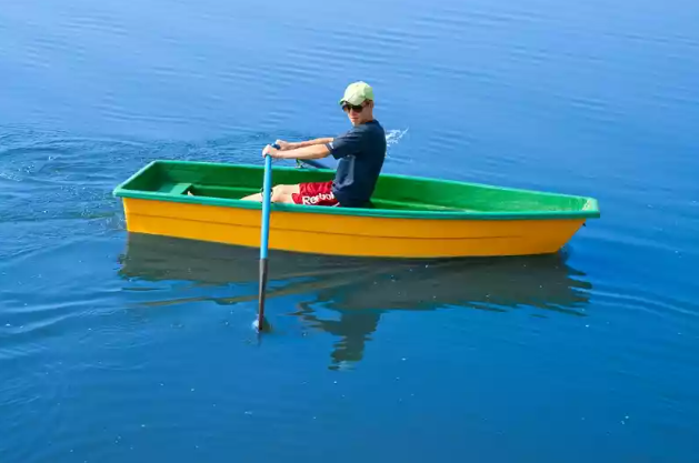 Стеклопластиковая лодка Малютка в Москве