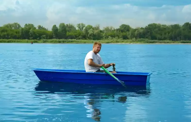 Стеклопластиковая лодка Малютка в Москве