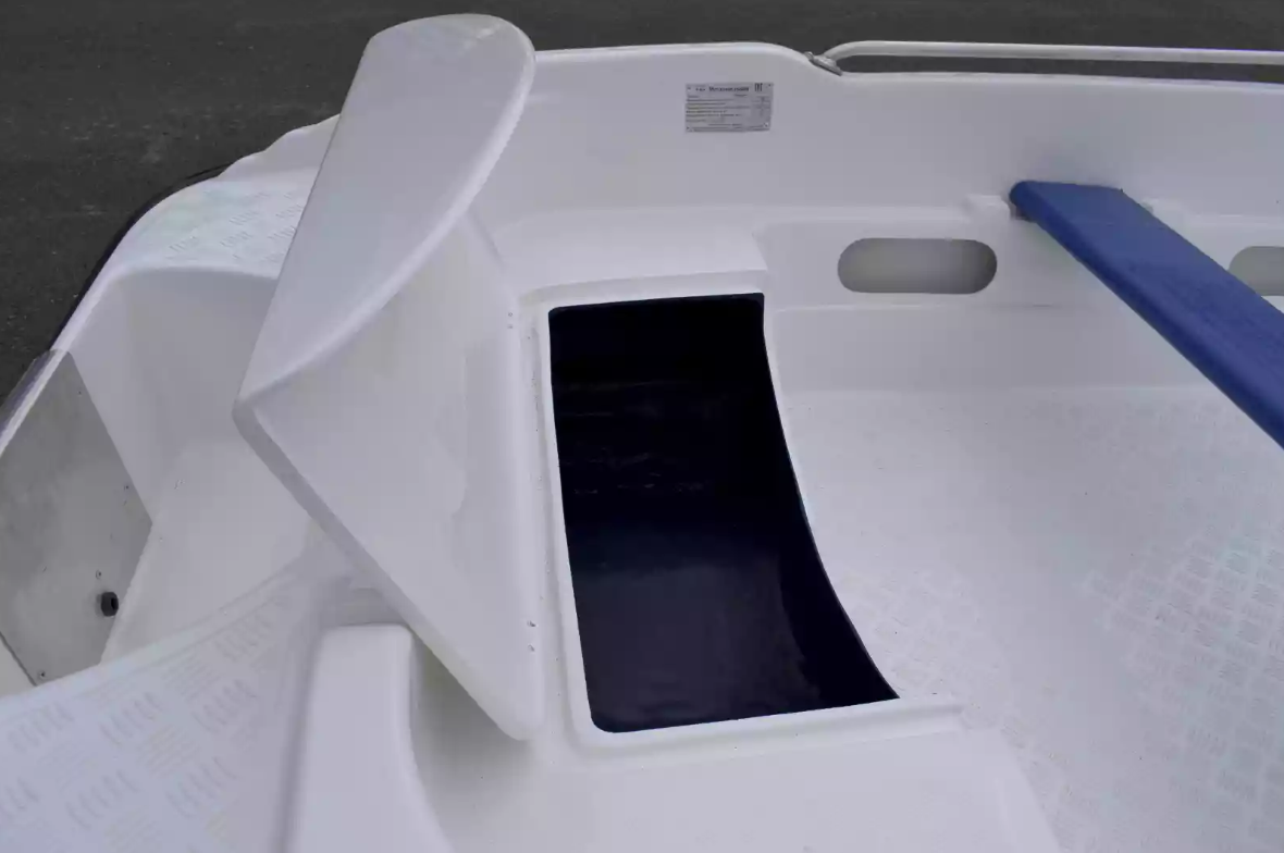 Стеклопластиковая лодка Пингвин New (тримаран) в Москве