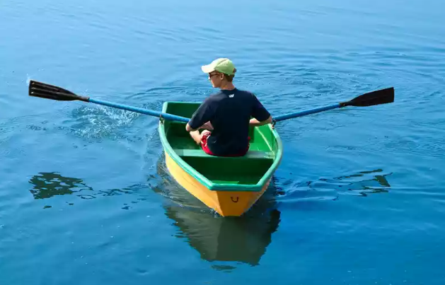 Стеклопластиковая лодка Малютка в Москве