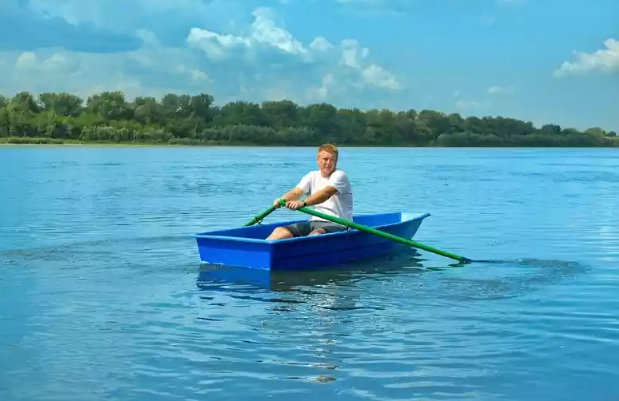 Стеклопластиковая лодка Малютка в Москве