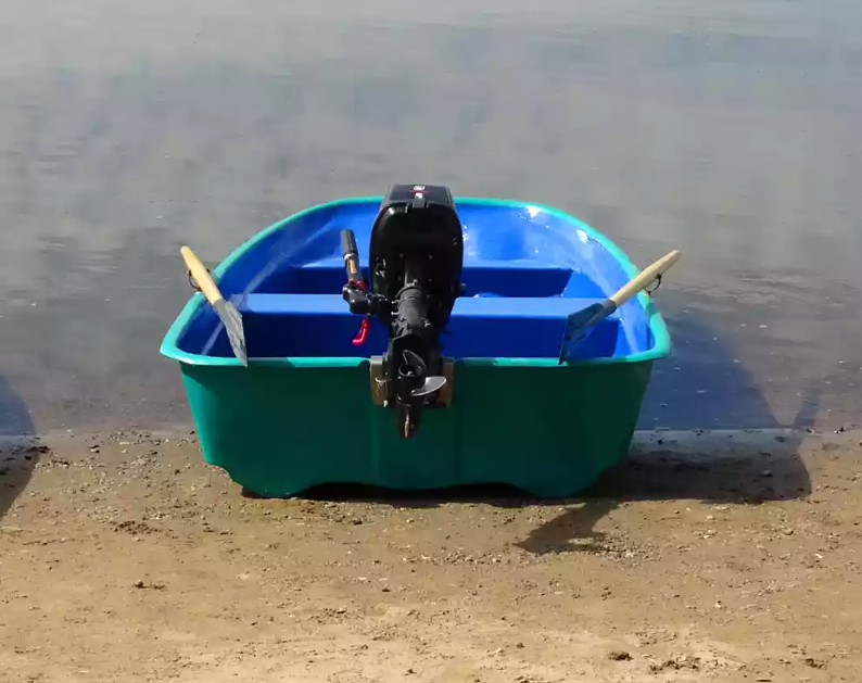 Стеклопластиковая лодка Старт (тримаран) в Москве