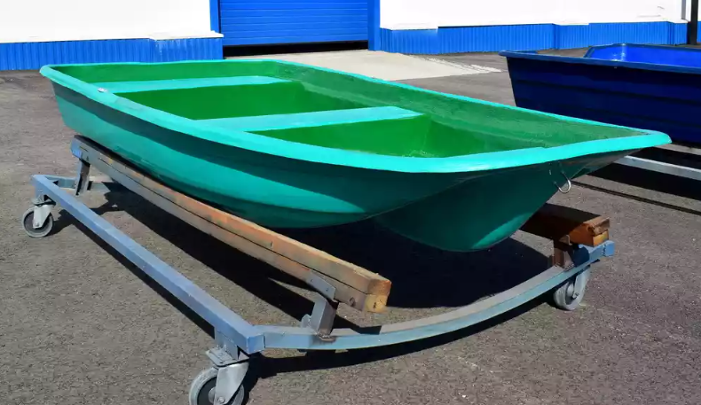 Стеклопластиковая лодка Старт (тримаран) в Москве