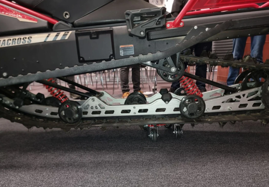 Снегоход AODES Siberiacross 1000 SWT 600mm LCD 6.8 в Москве Снегоход AODES Siberiacross 1000 SWT 600mm LCD 6.8 в Москве