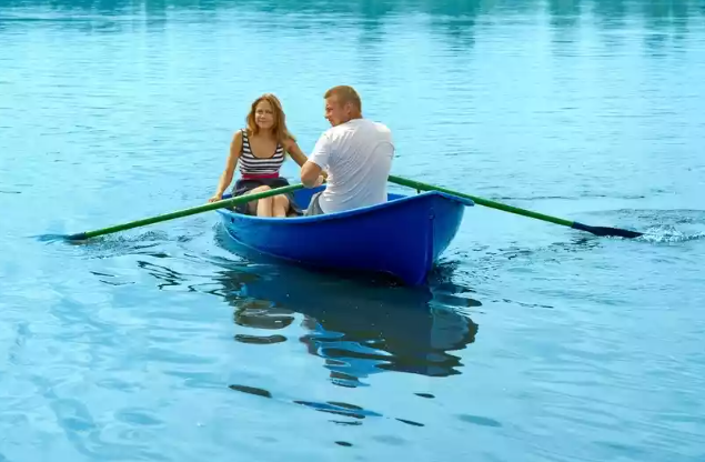 Стеклопластиковая лодка Дельфин в Москве