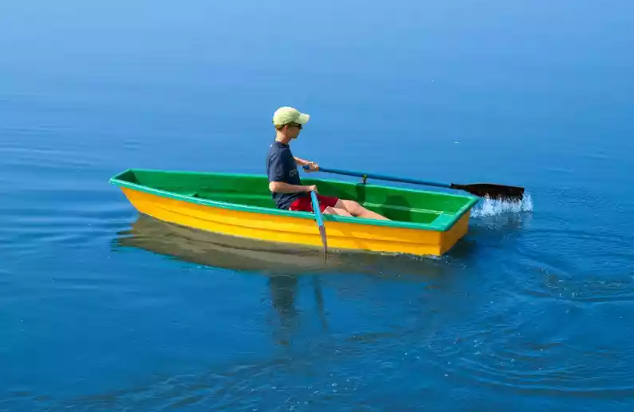 Стеклопластиковая лодка Малютка в Москве