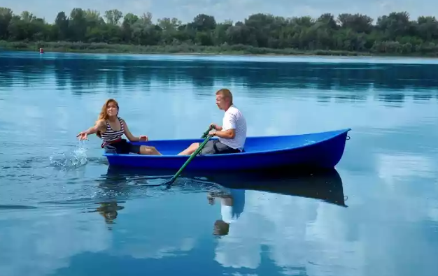 Стеклопластиковая лодка Дельфин в Москве