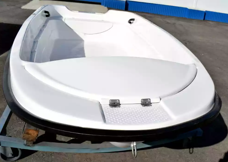 Стеклопластиковая лодка Пингвин (тримаран) в Москве