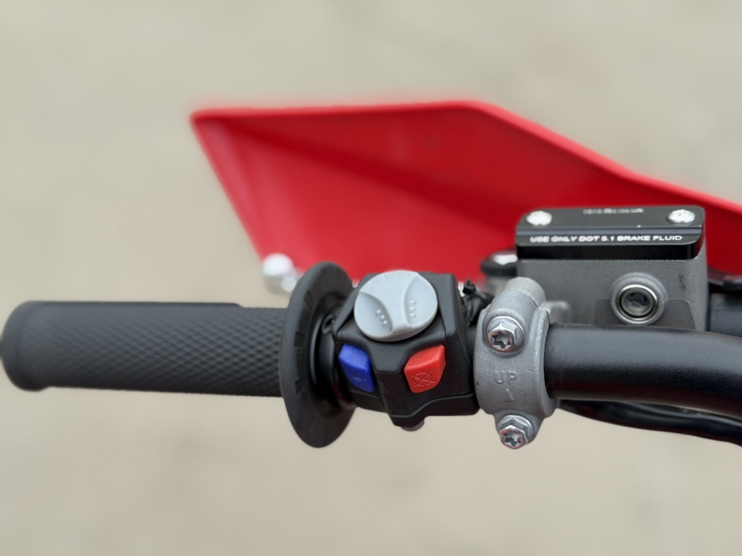 Кроссовый мотоцикл (эндуро) PROMAX WOLVERINE 302 2T EFI в Москве