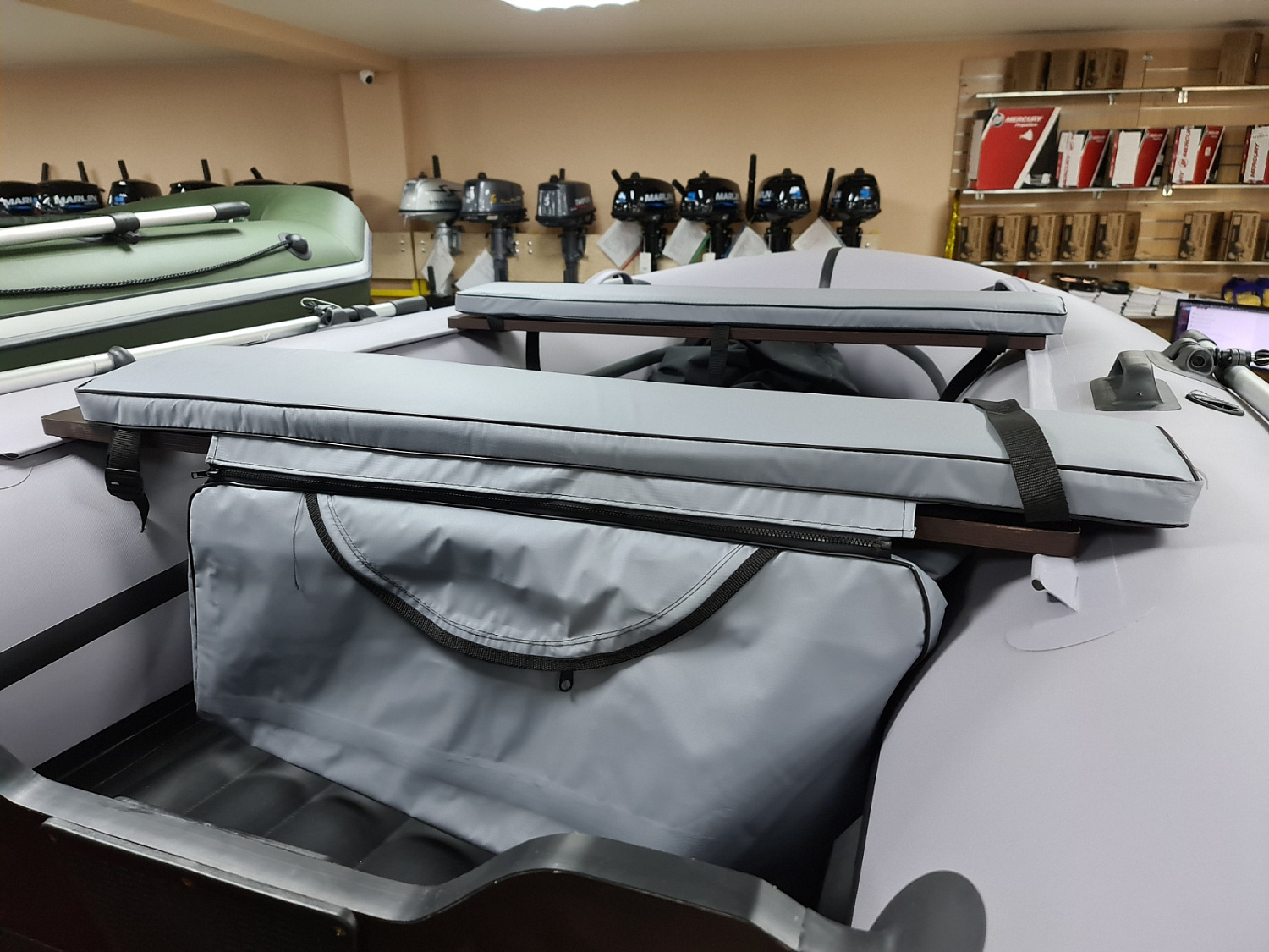 КОМПЛЕКТ МЯГКИХ НАКЛАДОК С СУМКОЙ ДЛЯ ЛОДОК 90Х20 СЕРЫЙ в Москве