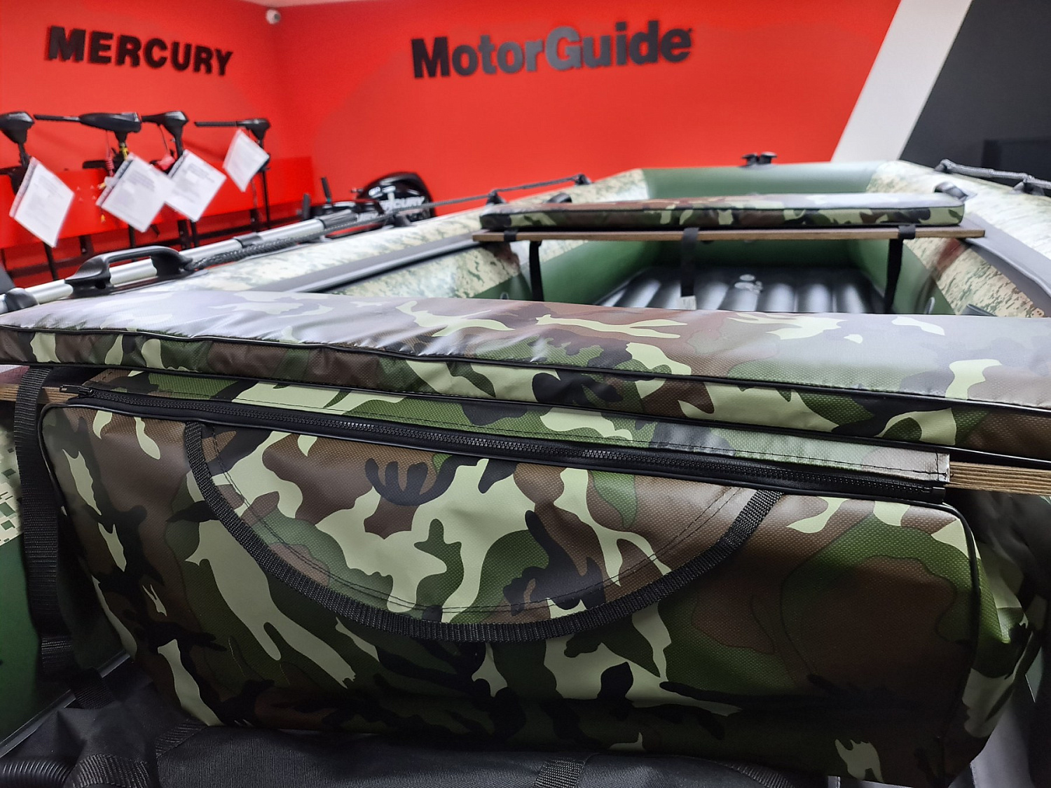 КОМПЛЕКТ МЯГКИХ НАКЛАДОК С СУМКОЙ ДЛЯ ЛОДОК 80Х20 КАМУФЛЯЖ в Москве